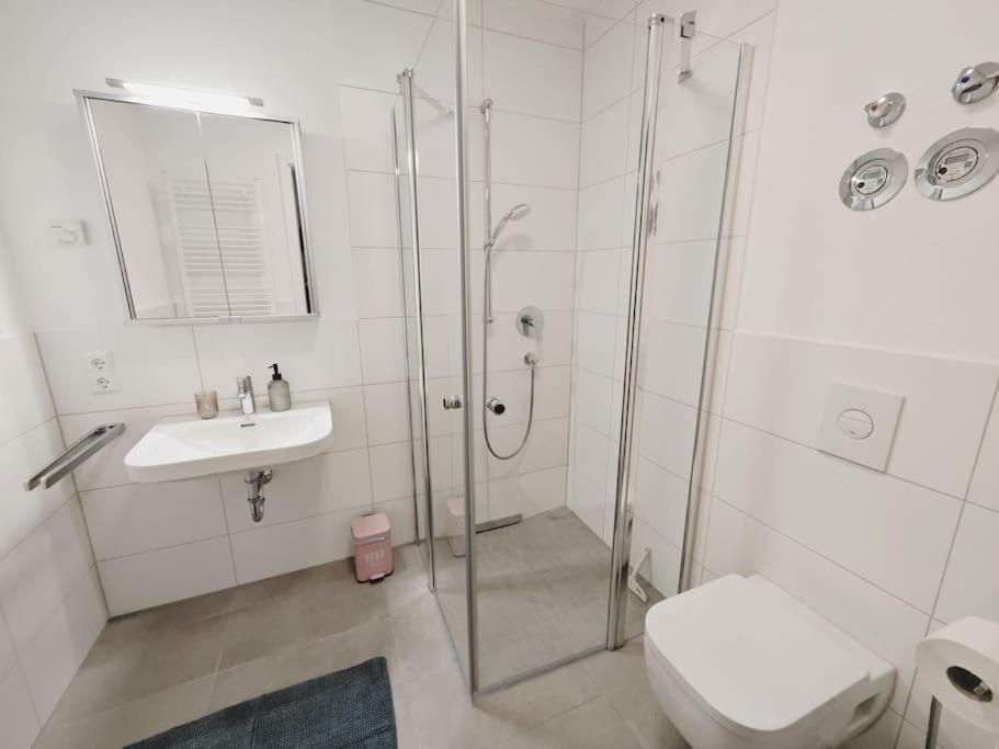 Ticasa Wave-Zentral-Outlet-Aufzug-Stylisch-Unique Metzingen  Ngoại thất bức ảnh